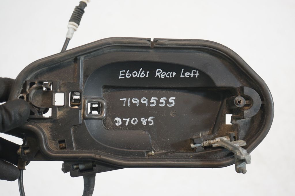 Rear door exterior handle (7)