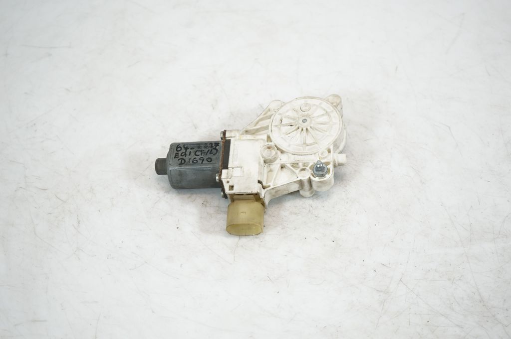 Front door window regulator with motor (5)