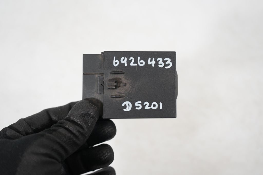 Seat control module (8)