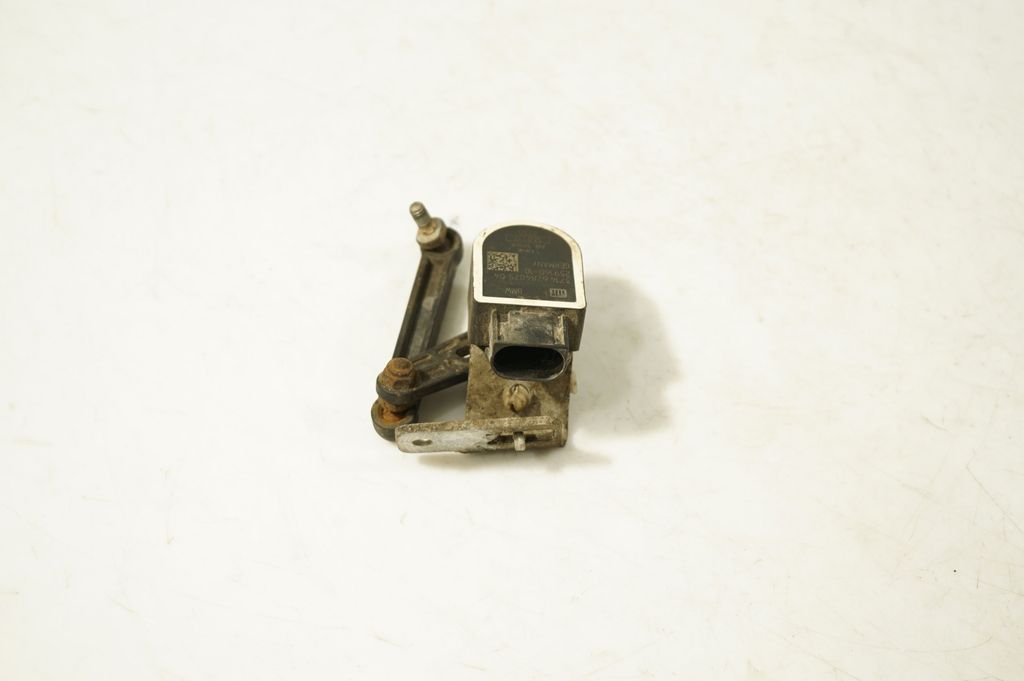 Headlight/headlamp level sensor