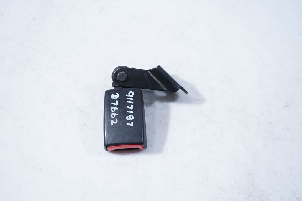 Rear seatbelt buckle (6)