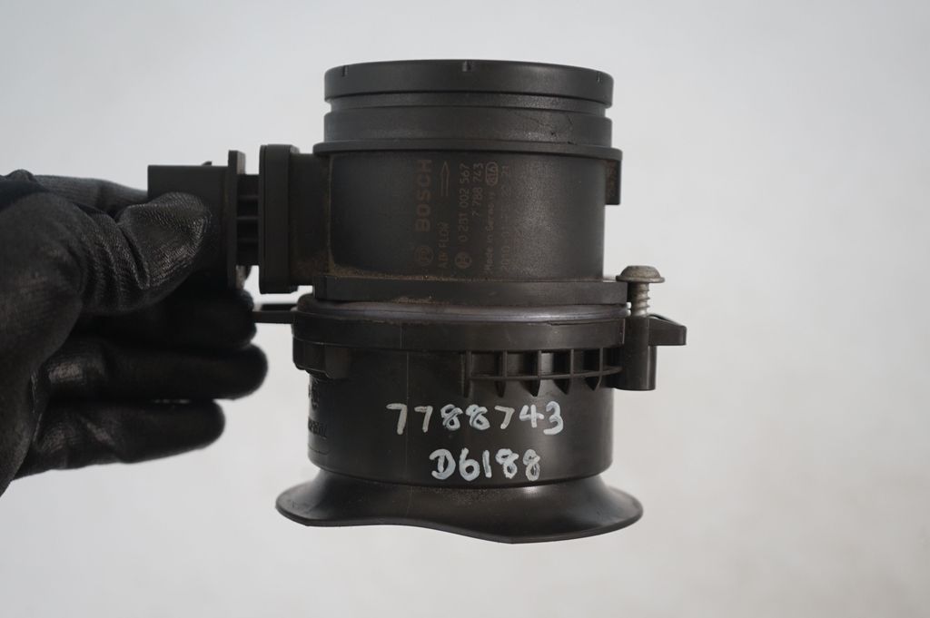 Mass air flow meter (9)