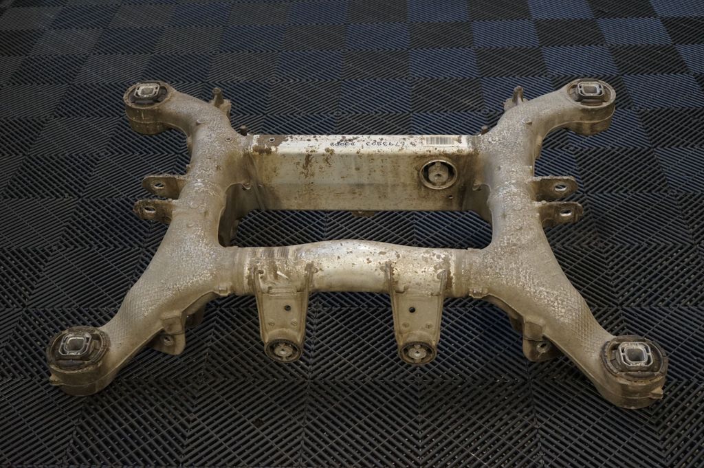 Rear subframe (3)