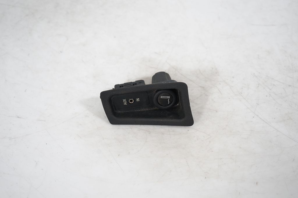 AUX in-socket connector