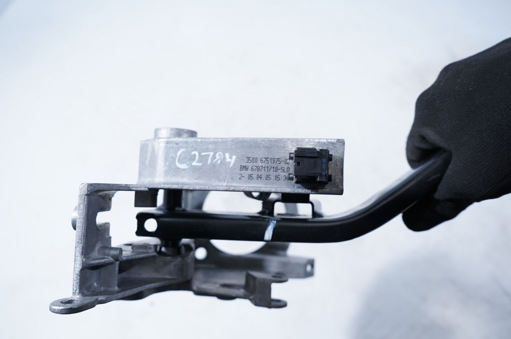 Brake pedal (8)