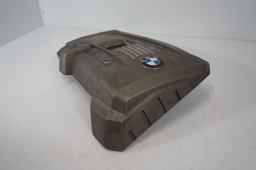 Engine cover (trim) (6)