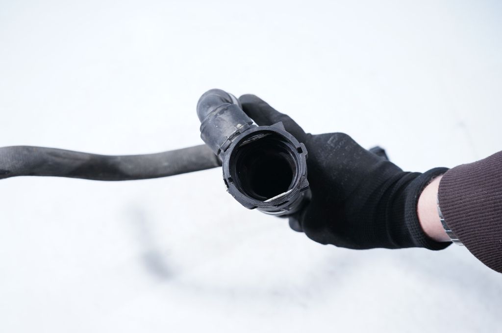 Engine coolant pipe/hose (7)