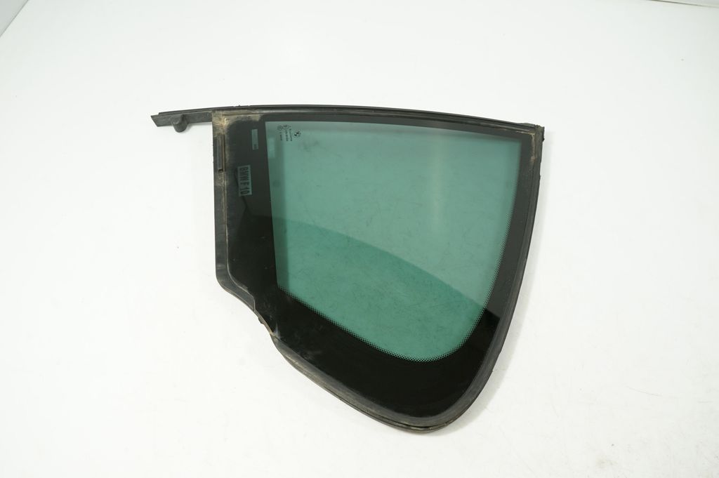 Rear vent window glass (2)