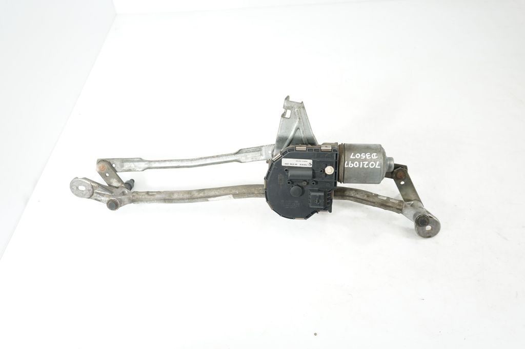 Front wiper linkage and motor (5)
