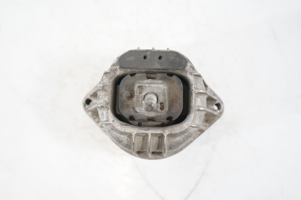 Engine mount bracket (7)
