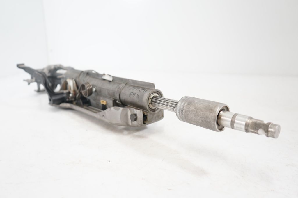 Steering wheel axle (7)