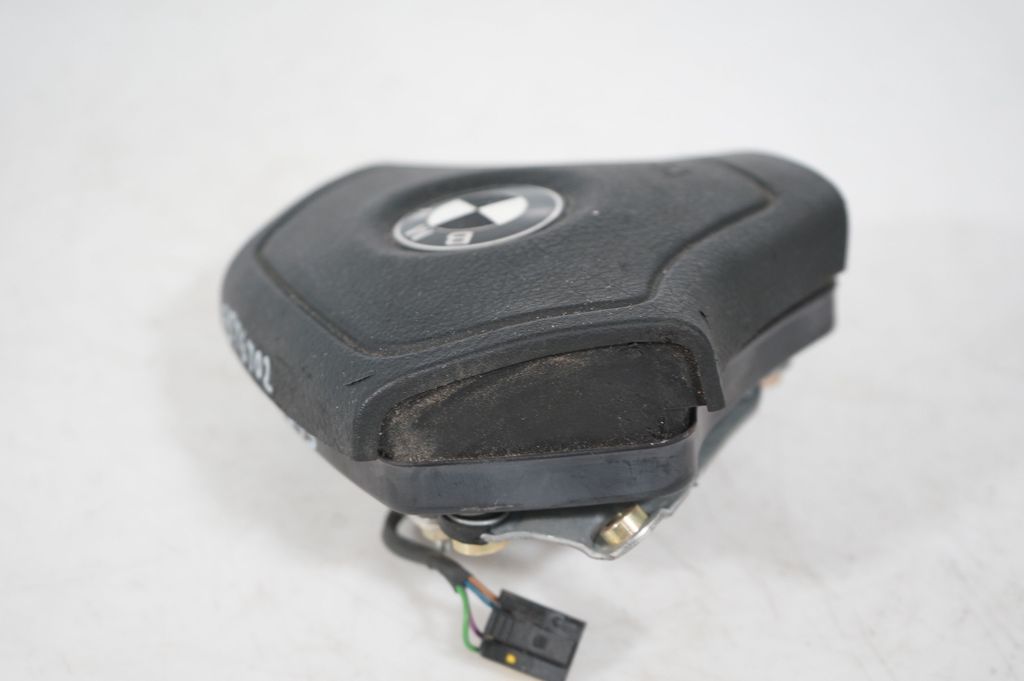 Steering wheel airbag (8)