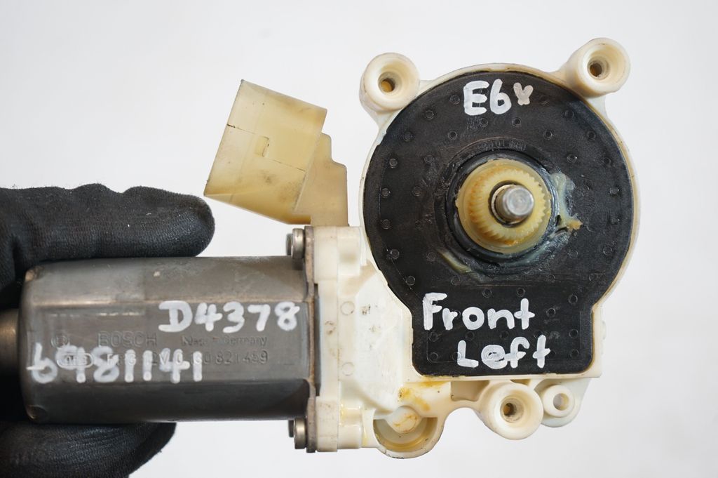 Front door window regulator with motor (8)