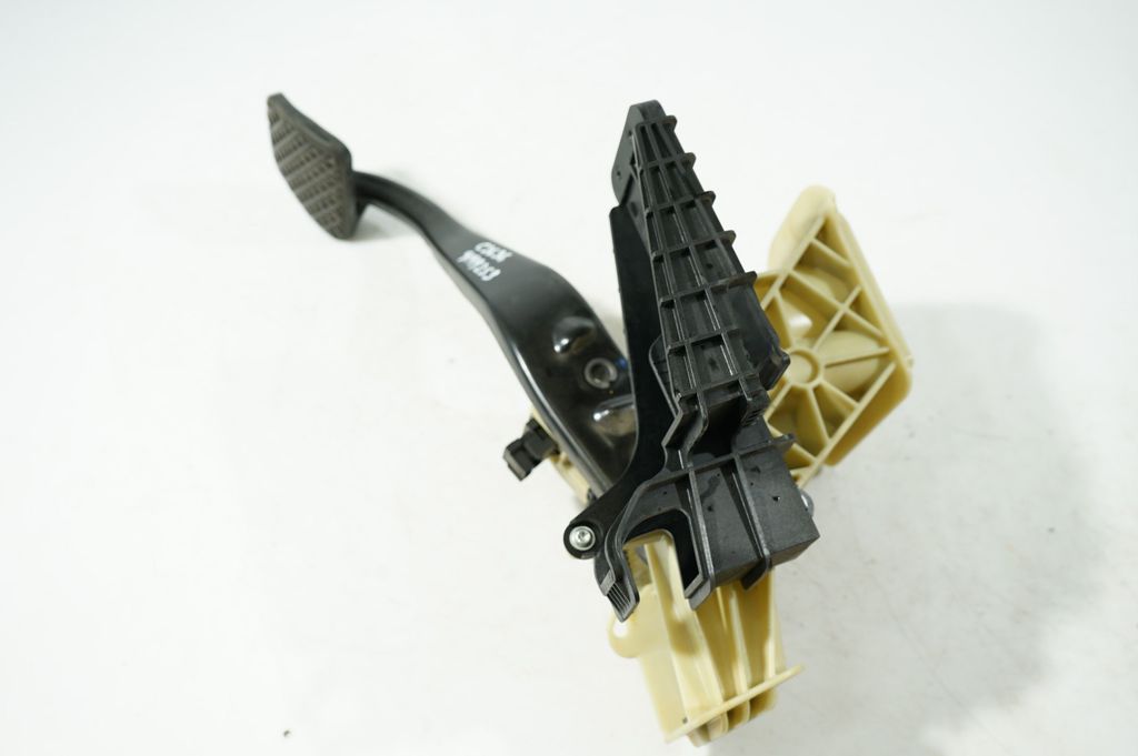Brake pedal (2)