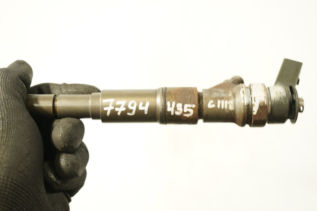 Fuel injector (7)