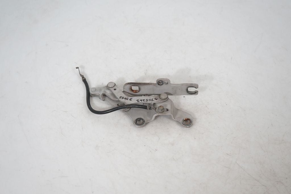 Engine bonnet/hood hinges (3)