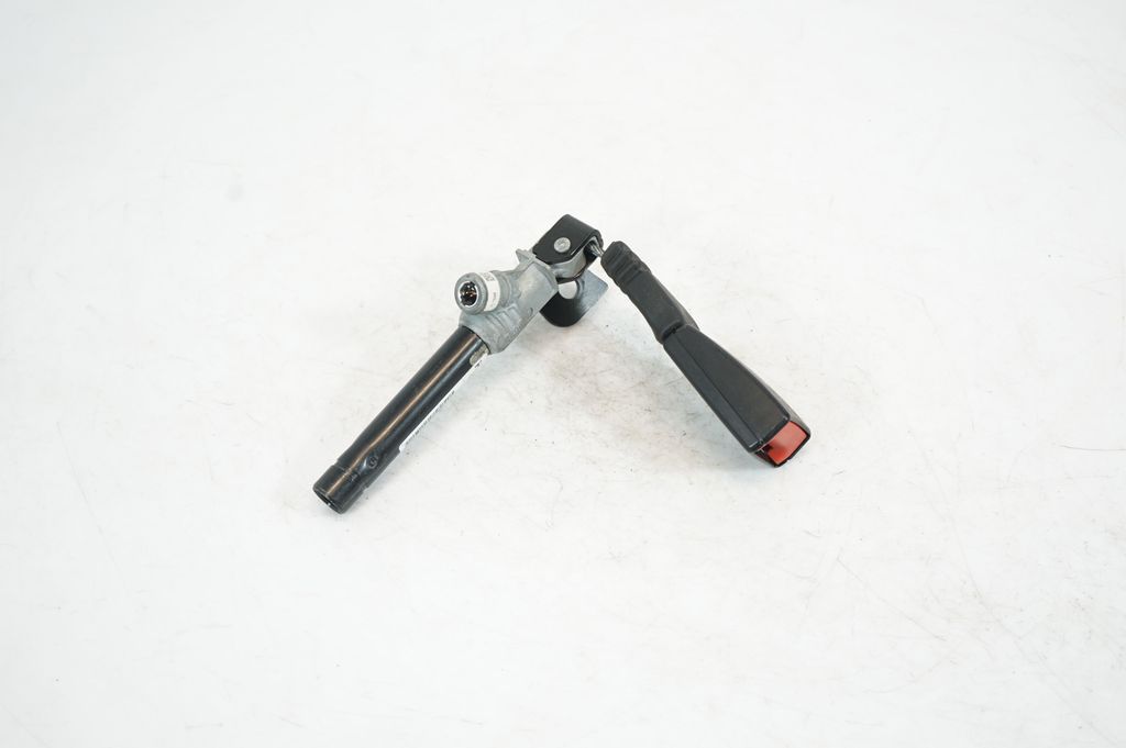 Rear seatbelt buckle (5)