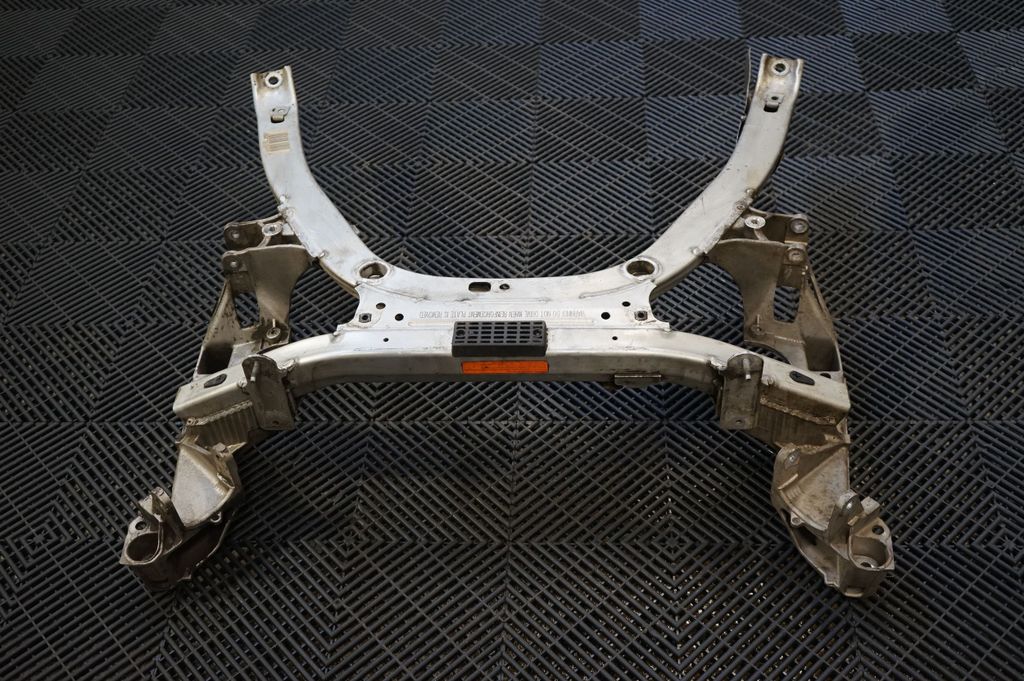 Front subframe (4)