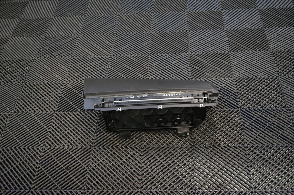 Glove box (3)