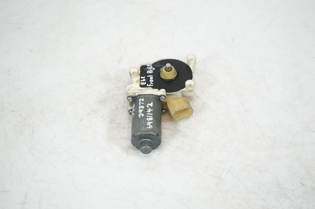 Front door window regulator with motor (4)