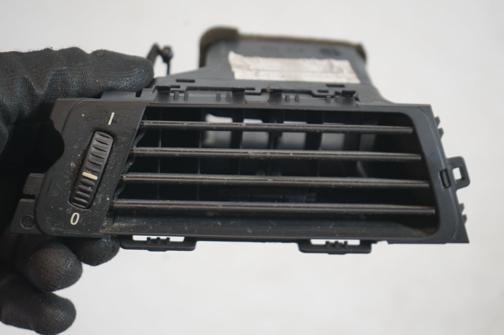 Dashboard side air vent grill/cover trim (7)