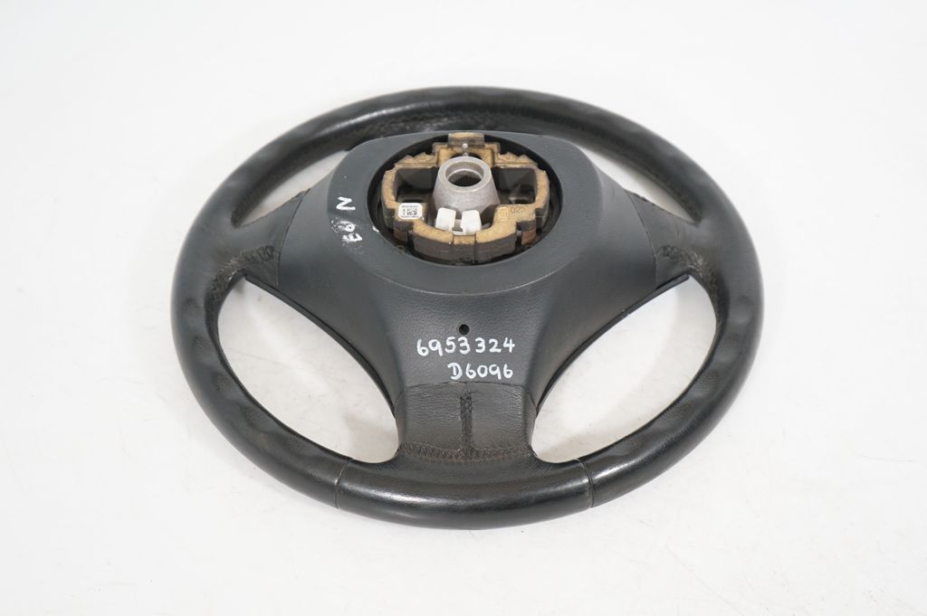 Steering wheel (5)