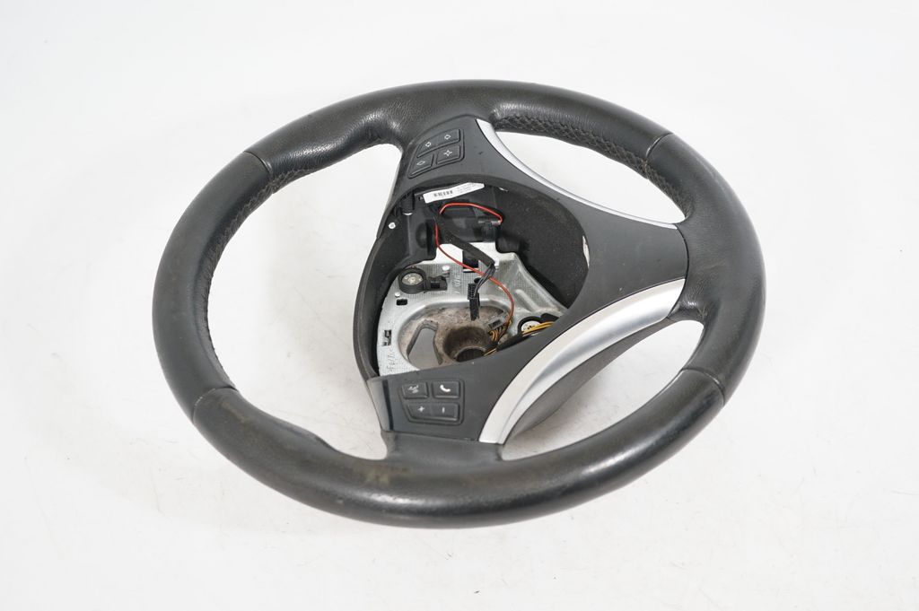 Steering wheel (4)