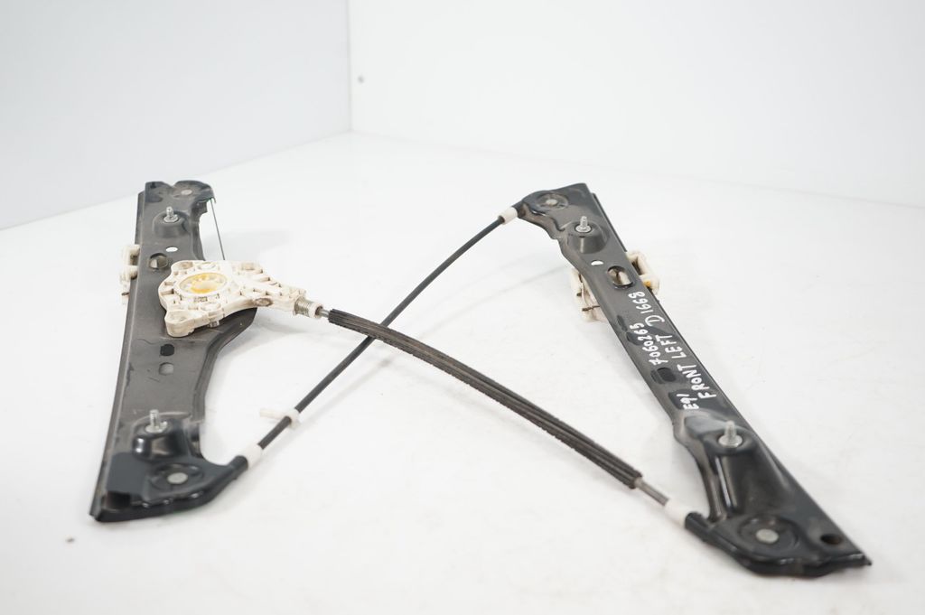 Front door window regulator with motor (7)