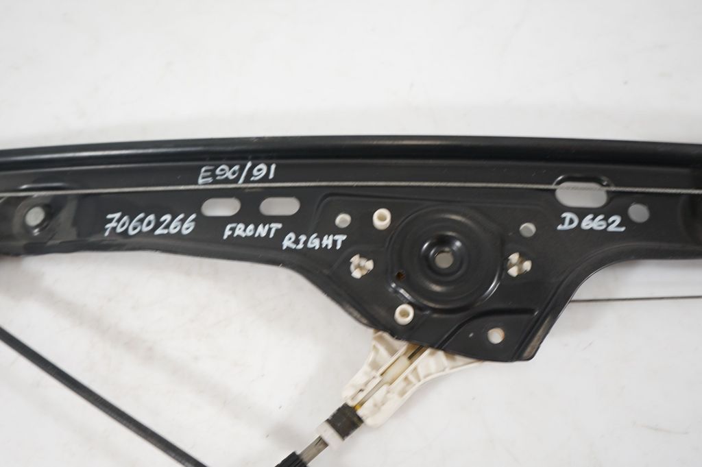 Front door window regulator with motor (9)