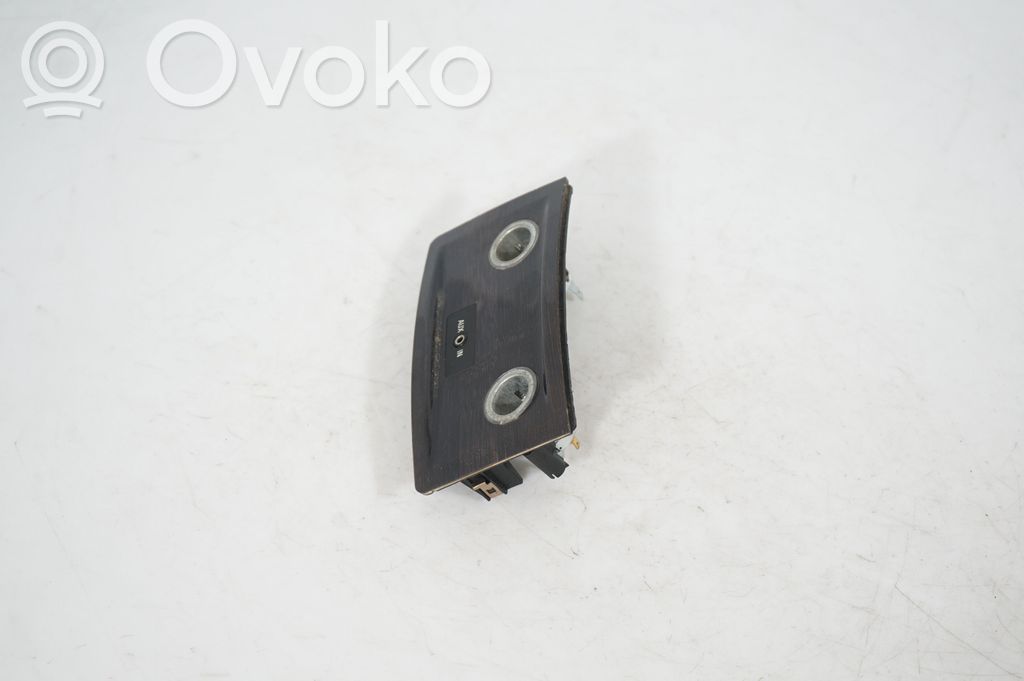 12 V Socket (rear) (2)