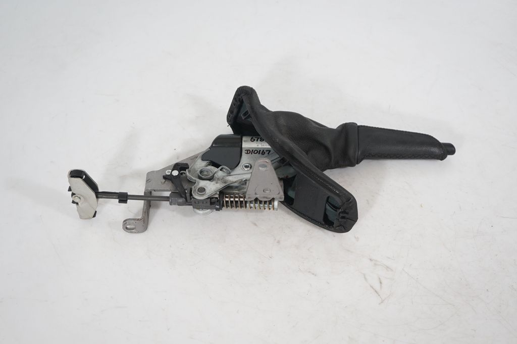 Handbrake/parking brake lever assembly