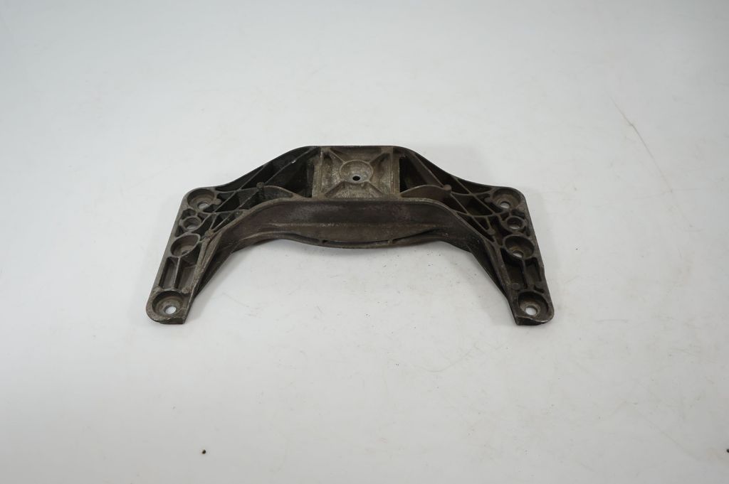 Gearbox mounting bracket (3)