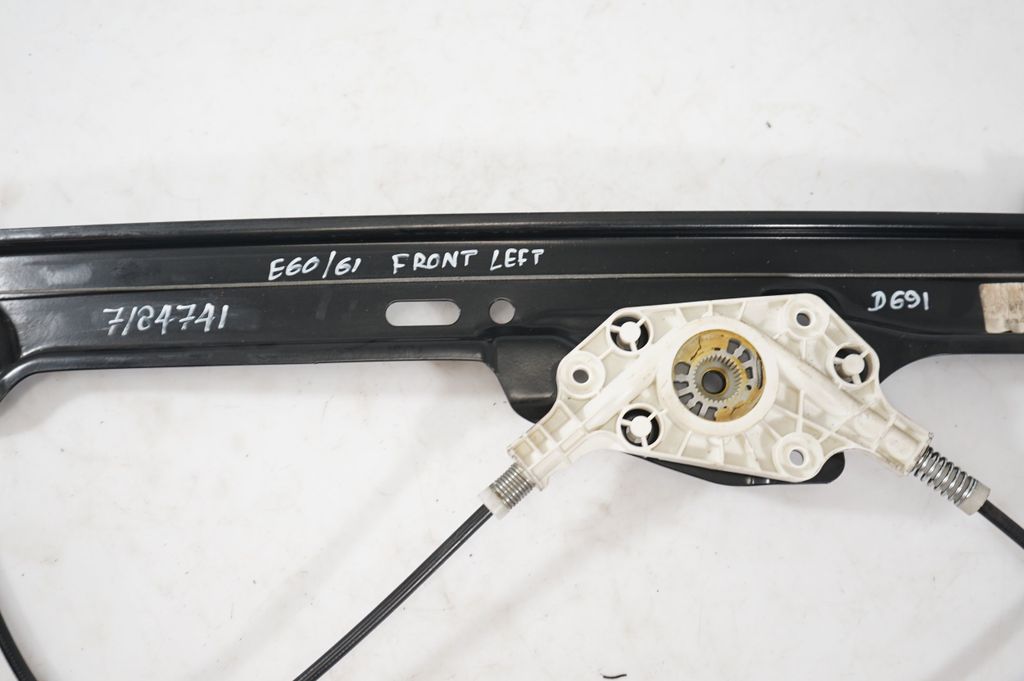 Front door window regulator with motor (7)