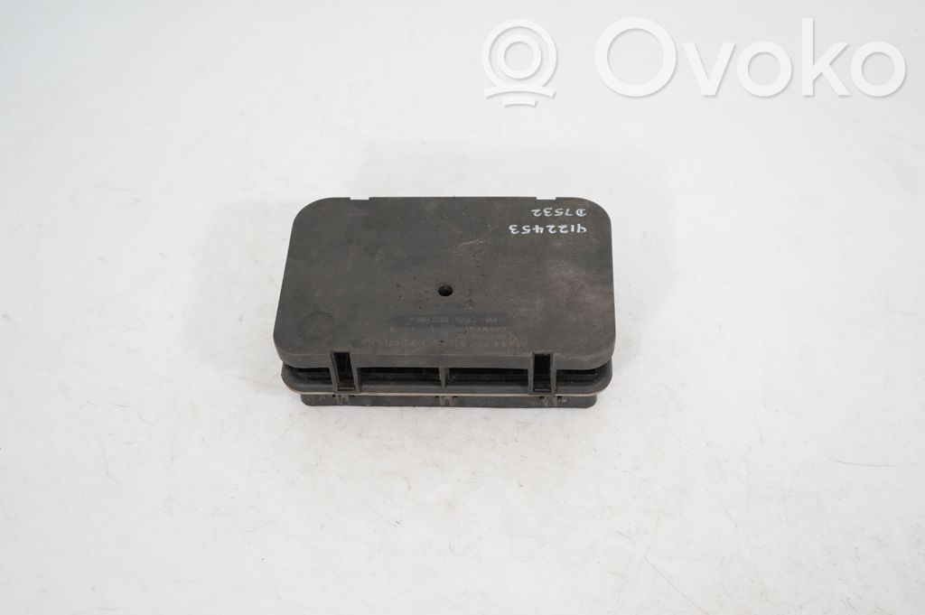 Quarter panel pressure vent (3)