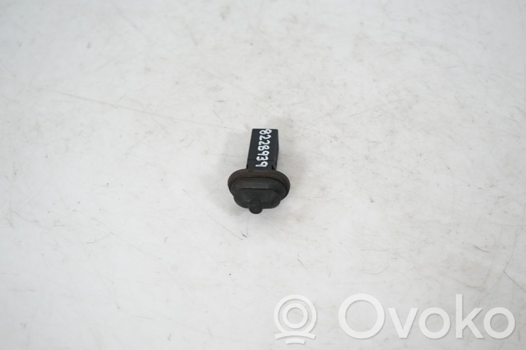 Fuel tank cap lock (2)