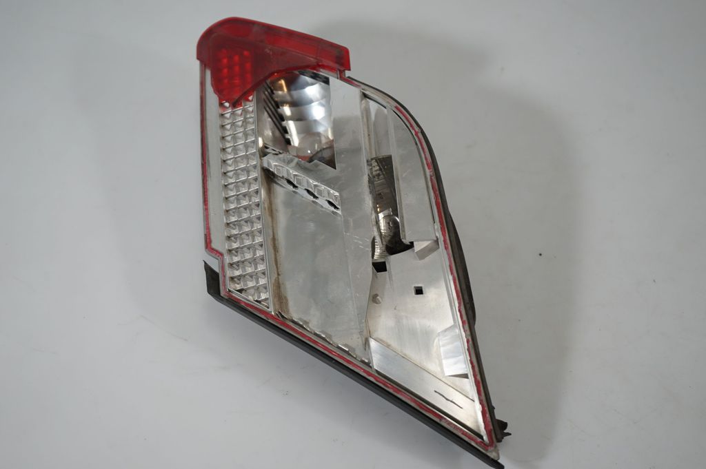 Tailgate rear/tail lights (4)
