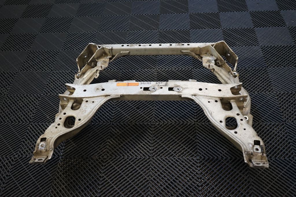Front subframe (5)