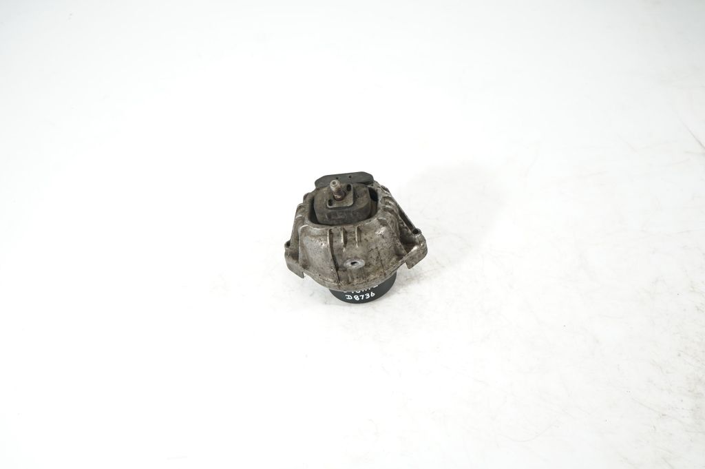 Engine mount bracket