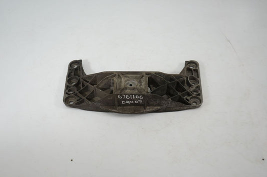 Gearbox mounting bracket