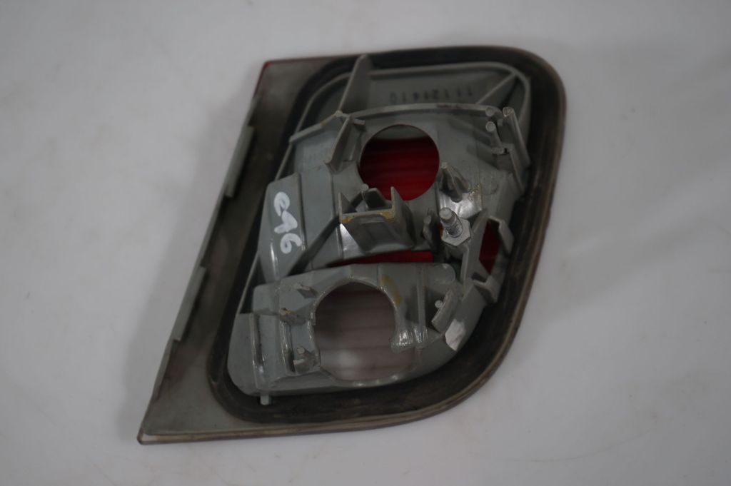 Tailgate rear/tail lights (7)