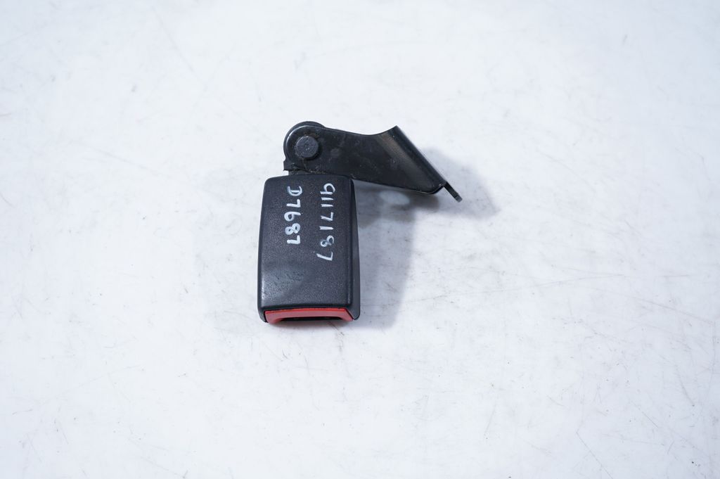 Rear seatbelt buckle (2)