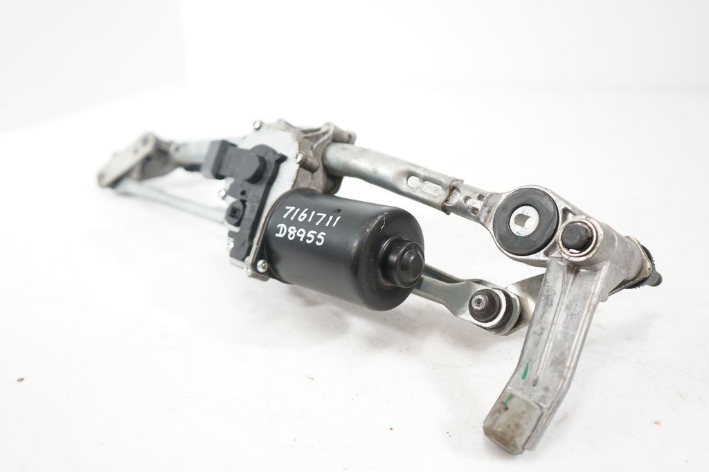 Front wiper linkage and motor (7)