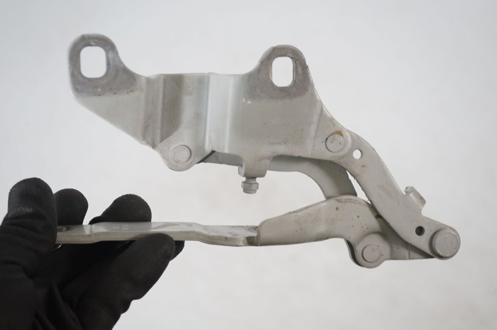 Engine bonnet/hood hinges (6)