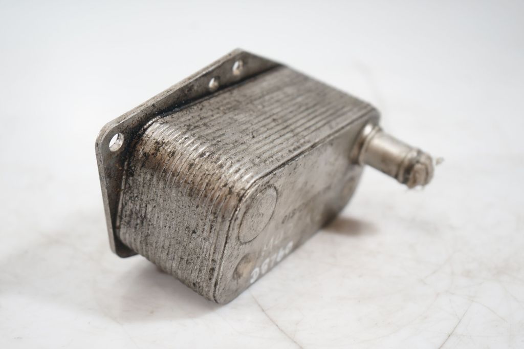 Engine oil radiator (7)