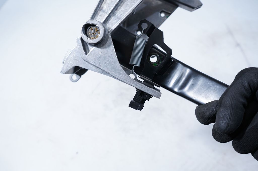 Brake pedal (7)