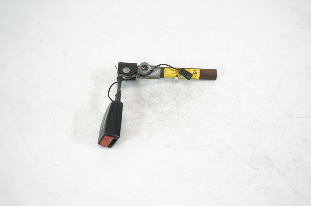 Rear seatbelt buckle (2)