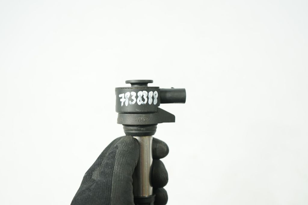 High voltage ignition coil (8)