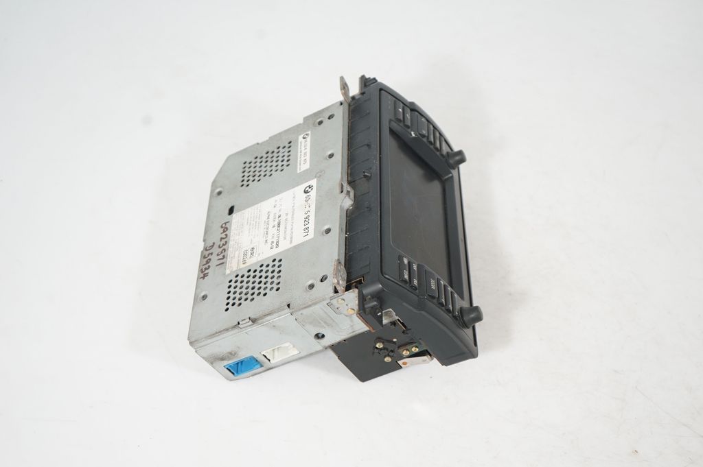 Radio/CD/DVD/GPS head unit (4)