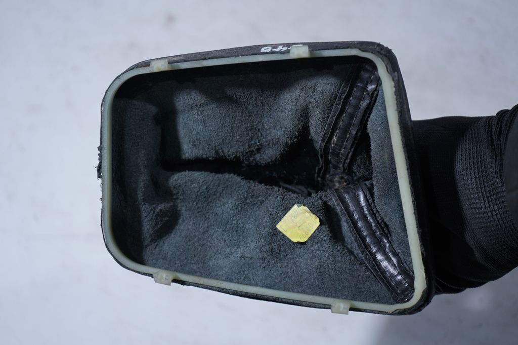 Handbrake trim (6)