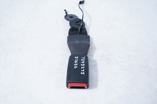 Middle seatbelt buckle (rear)